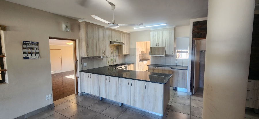5 Bedroom Property for Sale in Dana Bay Western Cape